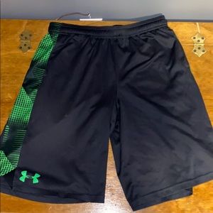 Under Armour Boys Shorts Size XL